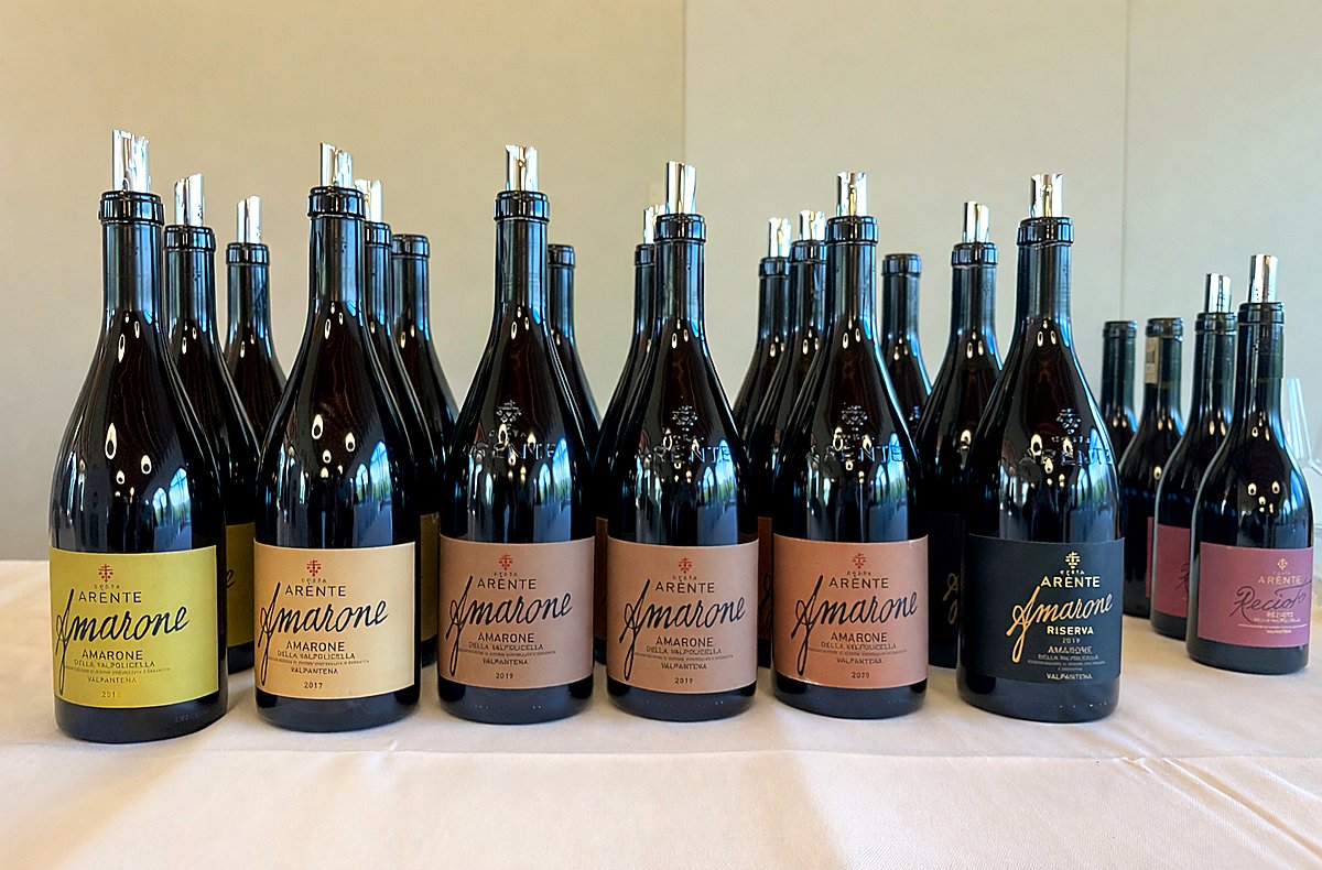 Bottiglie di Amarone della Valpolicella Costa Arènte in degustazione verticale