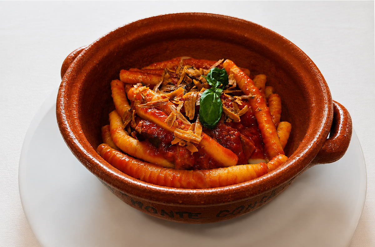 Maccheroni alla Monte Conca serviti a Piano Provenzana